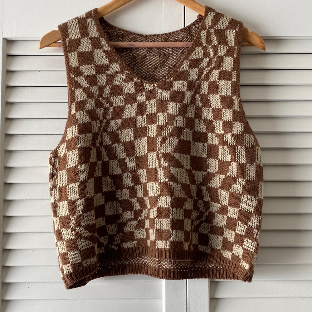 Brown trippy checkered knit sweater vest. Unbranded, would fit a small or medium